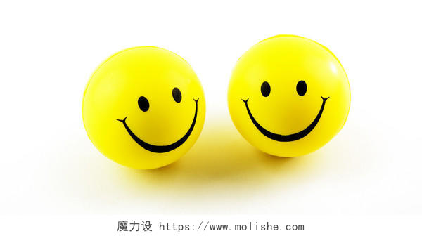 站立在白色背景上的两个黄色3d立体微笑脸
